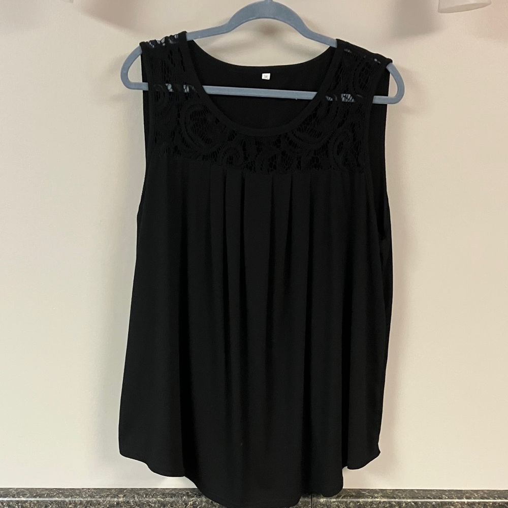 3/$15❤️ black dressy tank with lace detail 3x